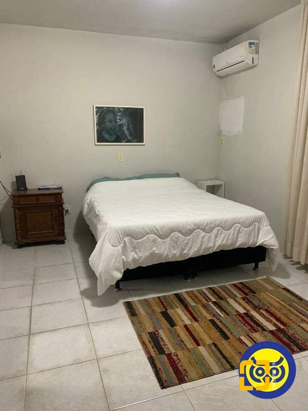 Casa com 257m², 4 quartos (sendo 1 suíte), 1 garagem, no bairro Itaguaçu em Florianópolis
