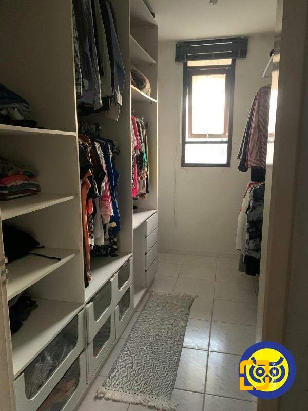 Casa com 257m², 4 quartos (sendo 1 suíte), 1 garagem, no bairro Itaguaçu em Florianópolis