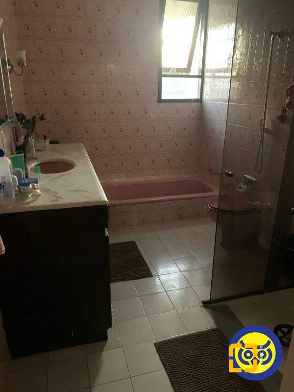 Casa com 257m², 4 quartos (sendo 1 suíte), 1 garagem, no bairro Itaguaçu em Florianópolis