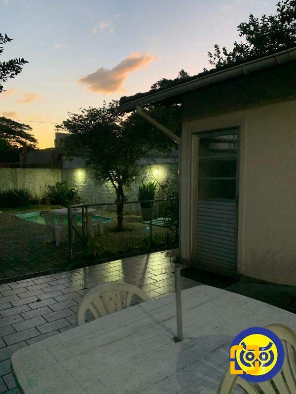 Casa com 257m², 4 quartos (sendo 1 suíte), 1 garagem, no bairro Itaguaçu em Florianópolis