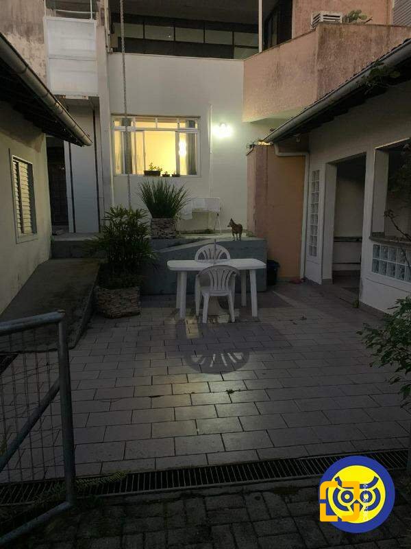 Casa com 257m², 4 quartos (sendo 1 suíte), 1 garagem, no bairro Itaguaçu em Florianópolis