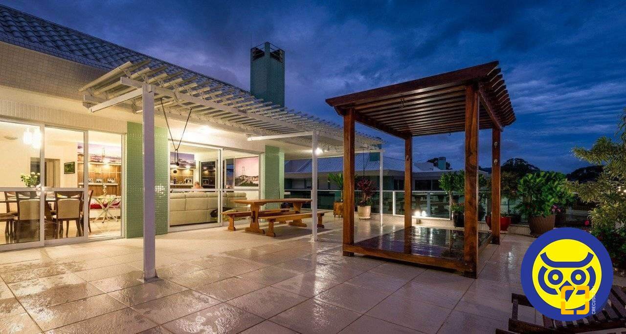 Cobertura com 265m², 6 quartos (sendo 3 suítes), 2 garagens, no bairro Cachoeira do Bom Jesus em Florianópolis