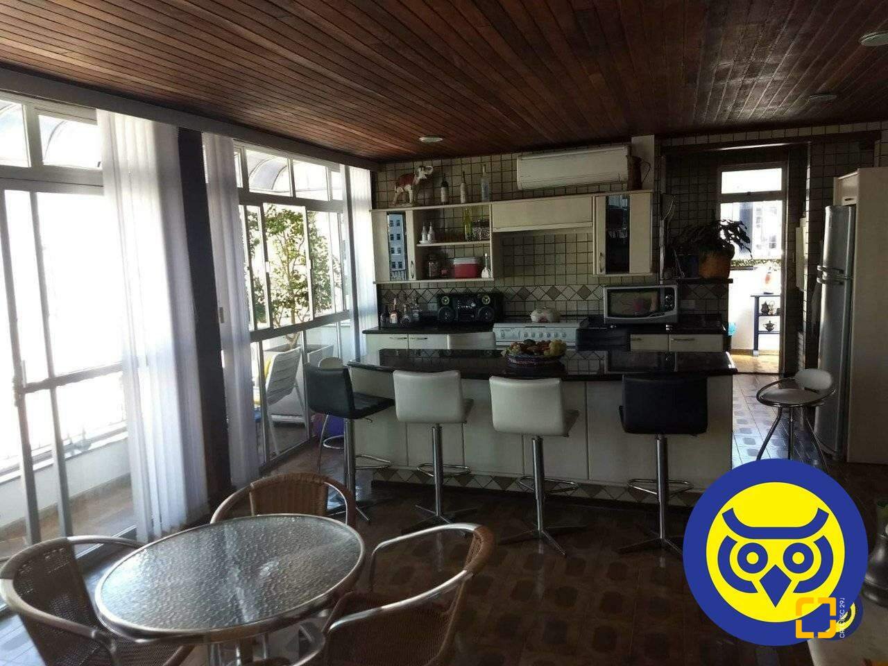 Cobertura com 360m², 5 quartos (sendo 3 suítes), 3 garagens, no bairro Centro em Florianópolis