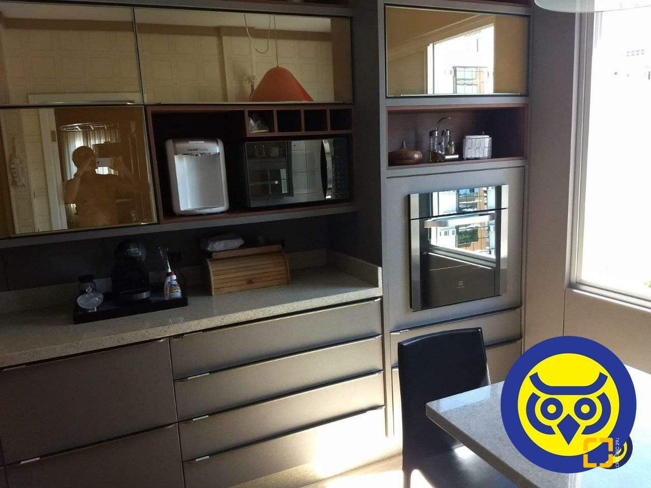 Cobertura com 360m², 5 quartos (sendo 3 suítes), 3 garagens, no bairro Centro em Florianópolis