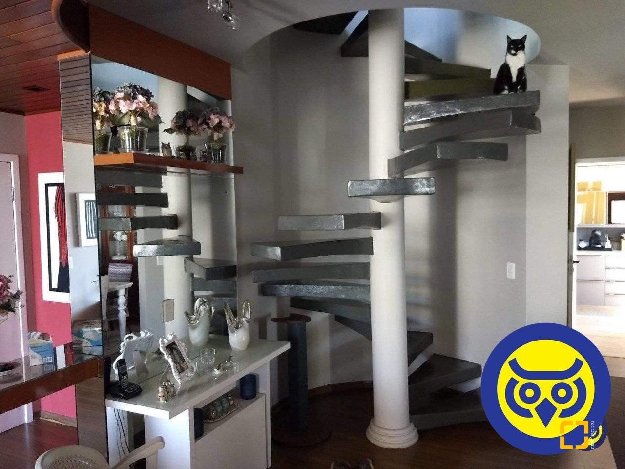 Cobertura com 360m², 5 quartos (sendo 3 suítes), 3 garagens, no bairro Centro em Florianópolis