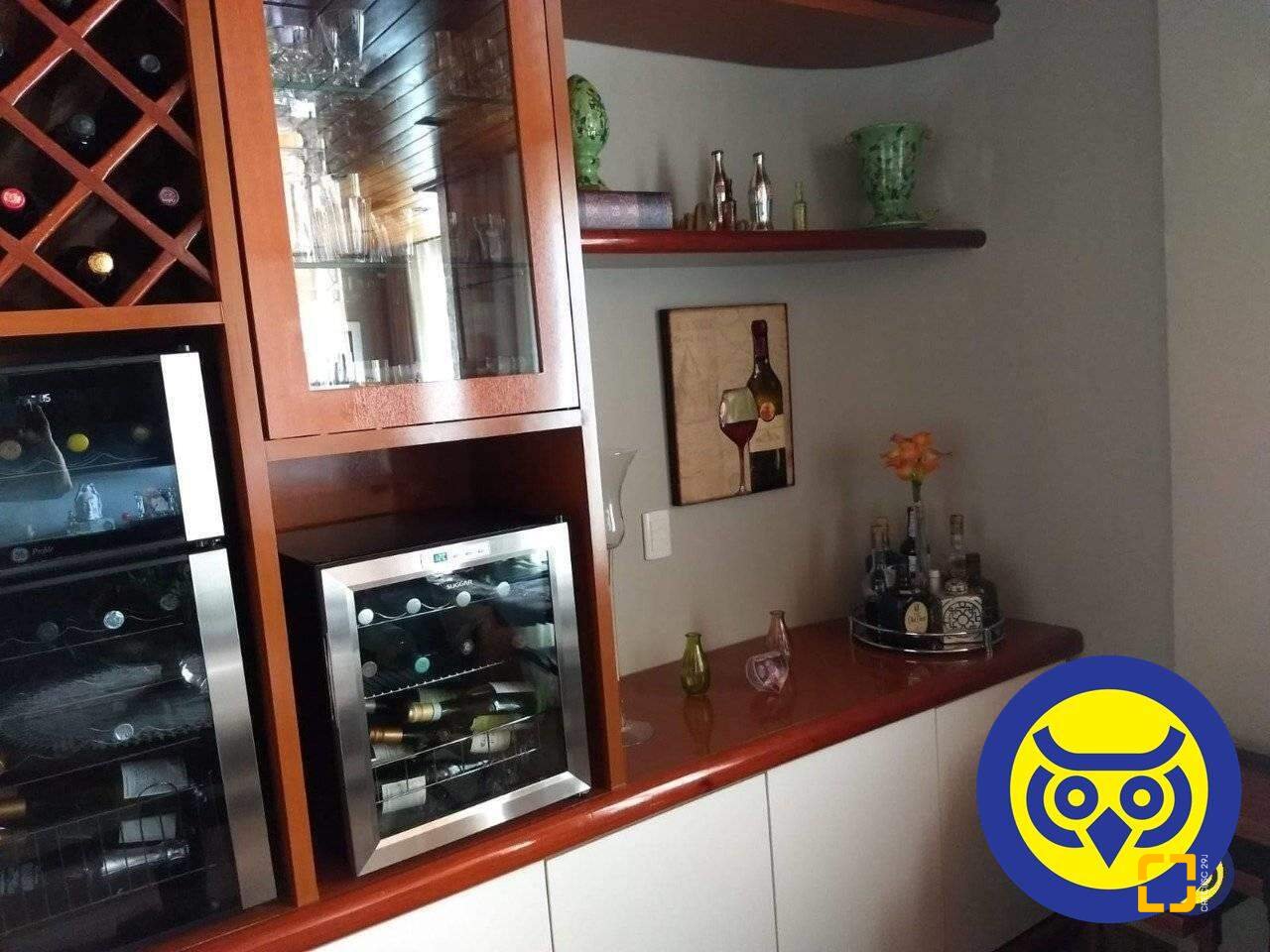 Cobertura com 360m², 5 quartos (sendo 3 suítes), 3 garagens, no bairro Centro em Florianópolis