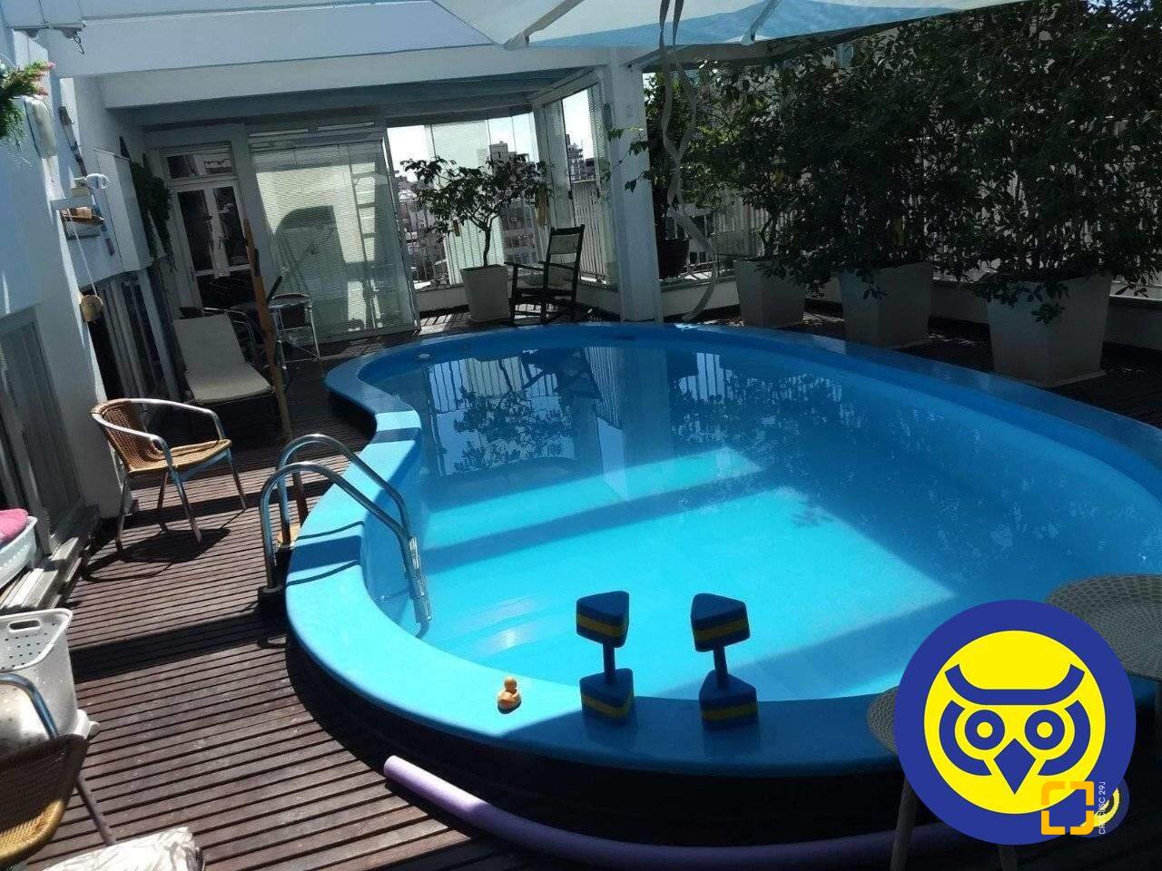 Cobertura com 360m², 8 quartos (sendo 3 suítes), 3 garagens, no bairro Centro em Florianópolis
