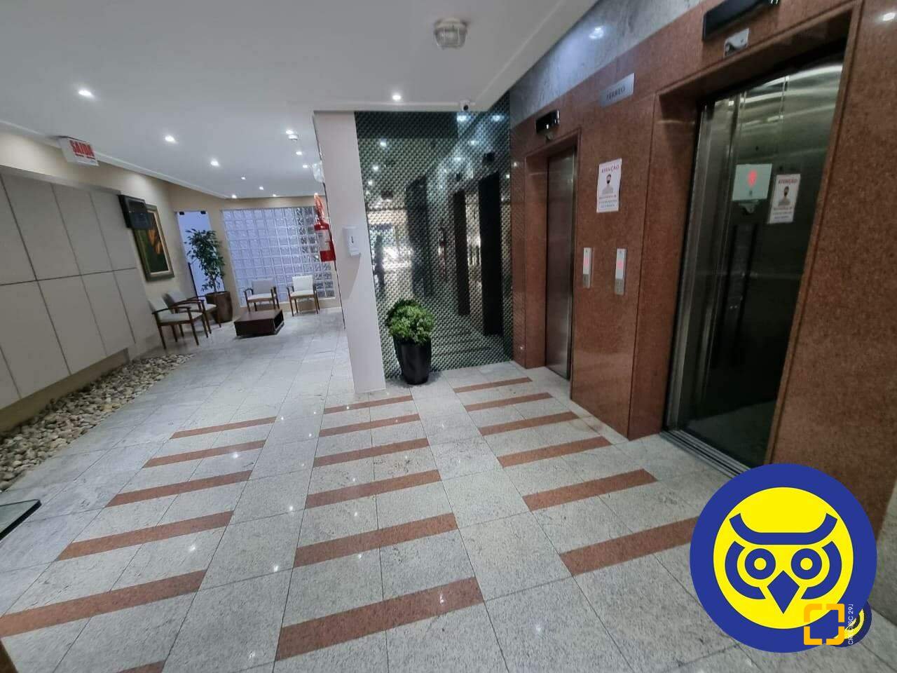 Sala com 30m², 2 garagens, no bairro Centro em Florianópolis