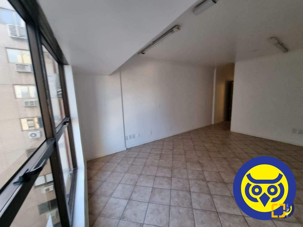 Sala com 30m², 2 garagens, no bairro Centro em Florianópolis