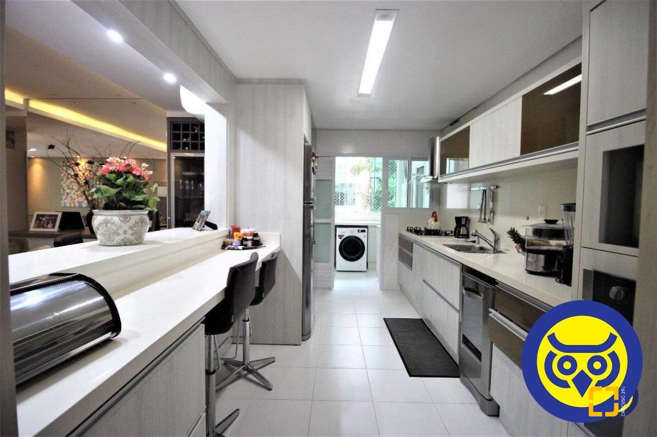 Apartamento com 168m², 7 quartos (sendo 3 suítes), 2 garagens, no bairro Cacupé em Florianópolis