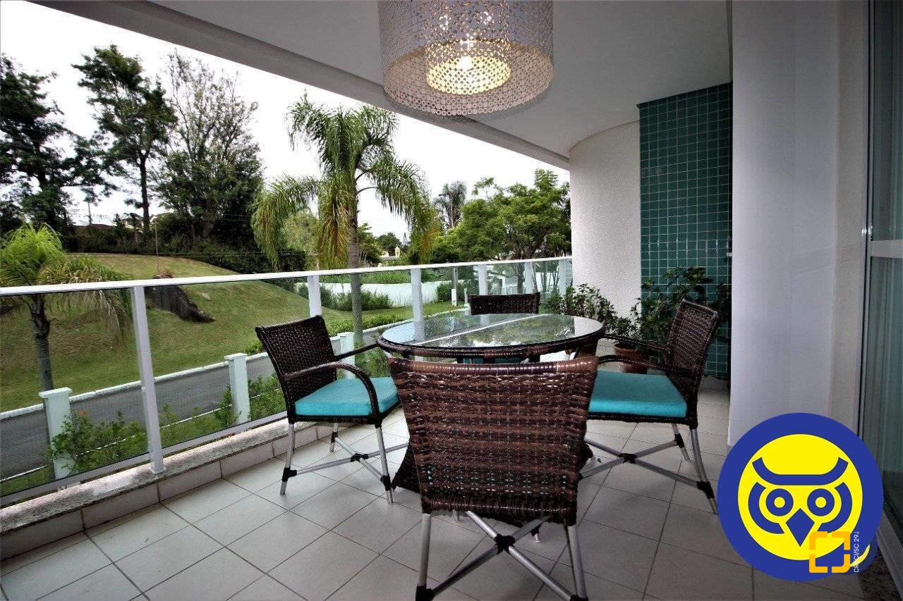 Apartamento com 168m², 7 quartos (sendo 3 suítes), 2 garagens, no bairro Cacupé em Florianópolis