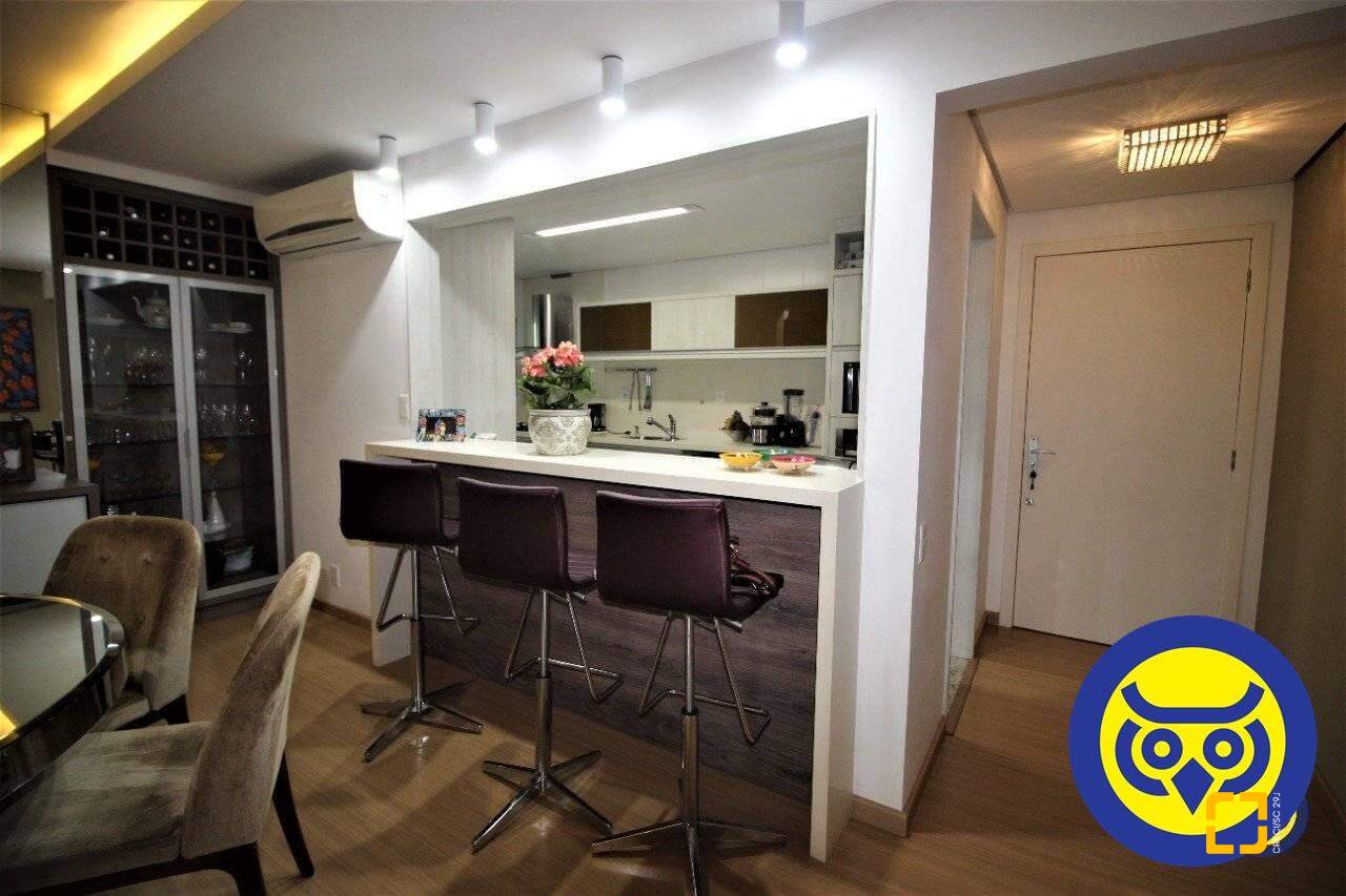 Apartamento com 168m², 7 quartos (sendo 3 suítes), 2 garagens, no bairro Cacupé em Florianópolis