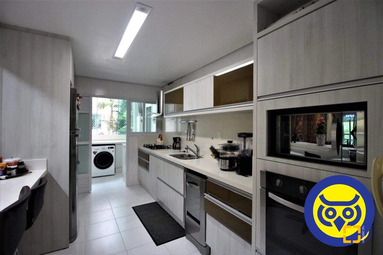 Apartamento com 168m², 7 quartos (sendo 3 suítes), 2 garagens, no bairro Cacupé em Florianópolis