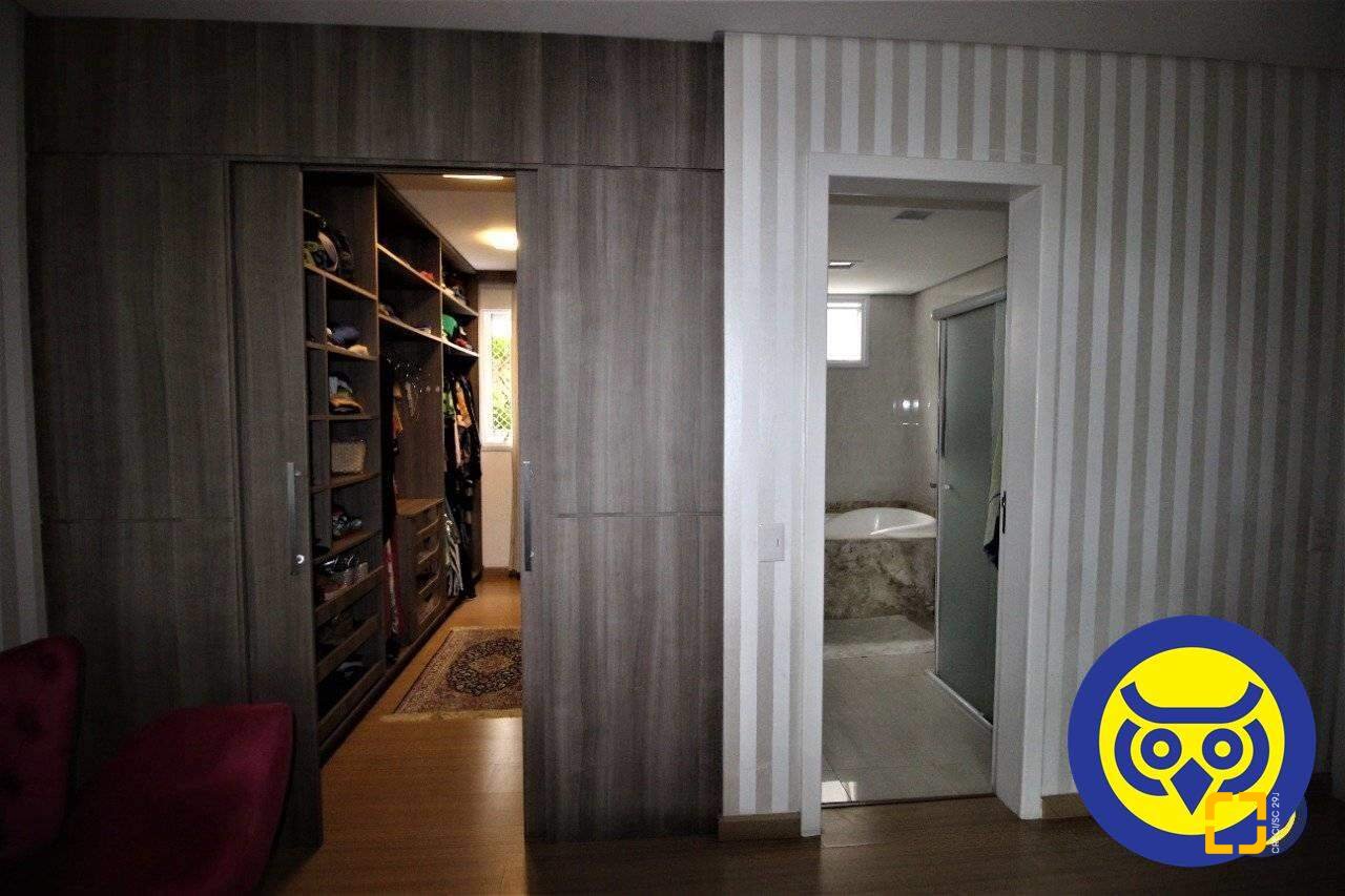 Apartamento com 168m², 7 quartos (sendo 3 suítes), 2 garagens, no bairro Cacupé em Florianópolis