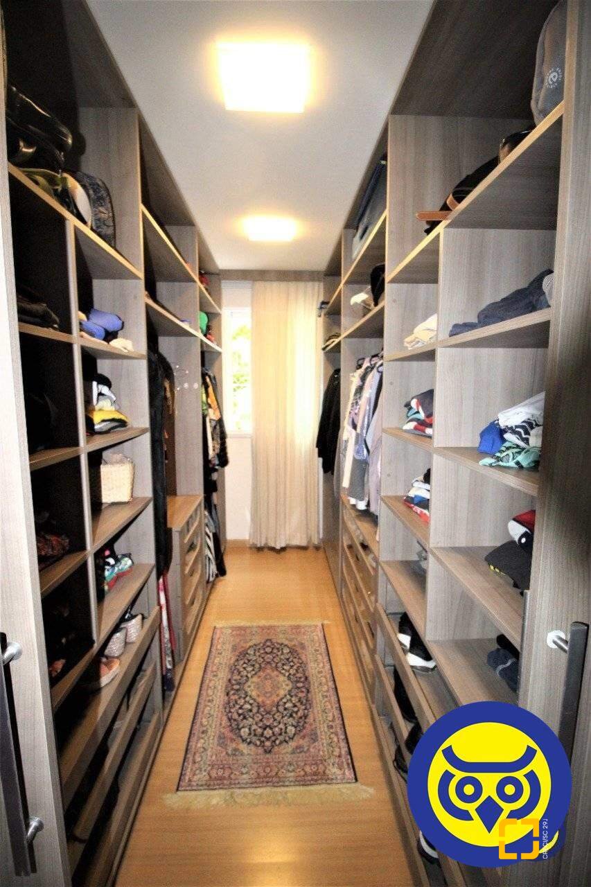 Apartamento com 168m², 7 quartos (sendo 3 suítes), 2 garagens, no bairro Cacupé em Florianópolis