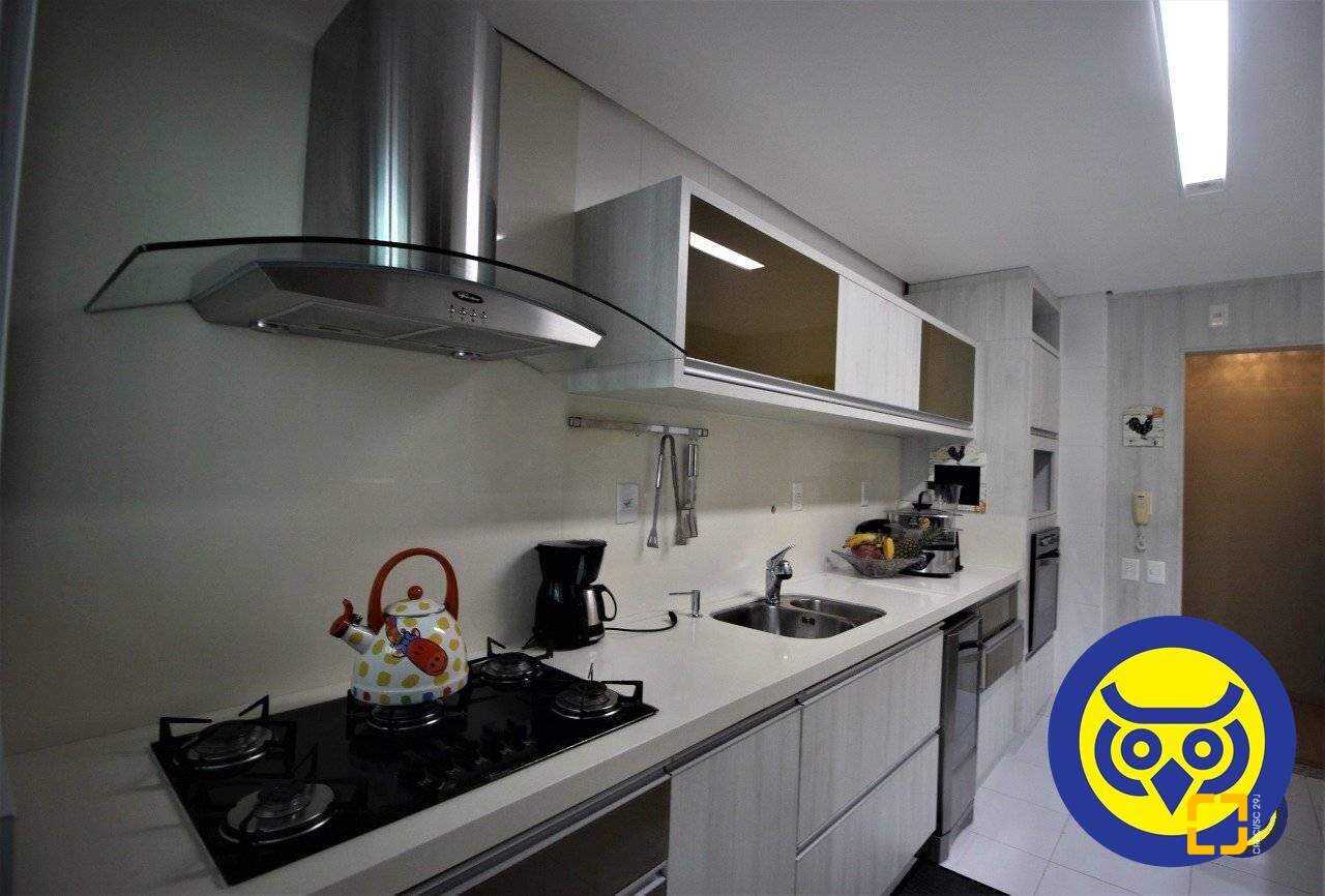 Apartamento com 168m², 7 quartos (sendo 3 suítes), 2 garagens, no bairro Cacupé em Florianópolis