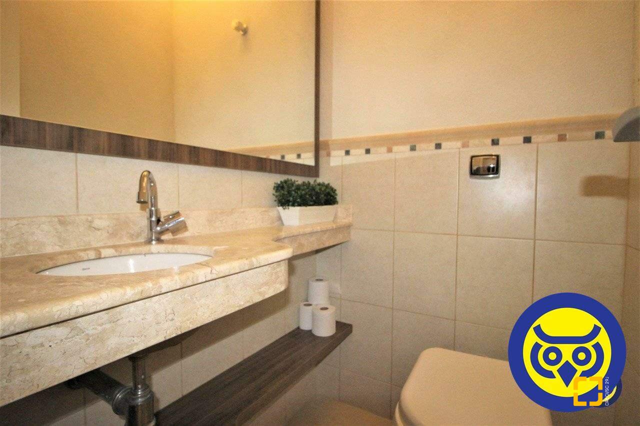 Apartamento com 168m², 7 quartos (sendo 3 suítes), 2 garagens, no bairro Cacupé em Florianópolis