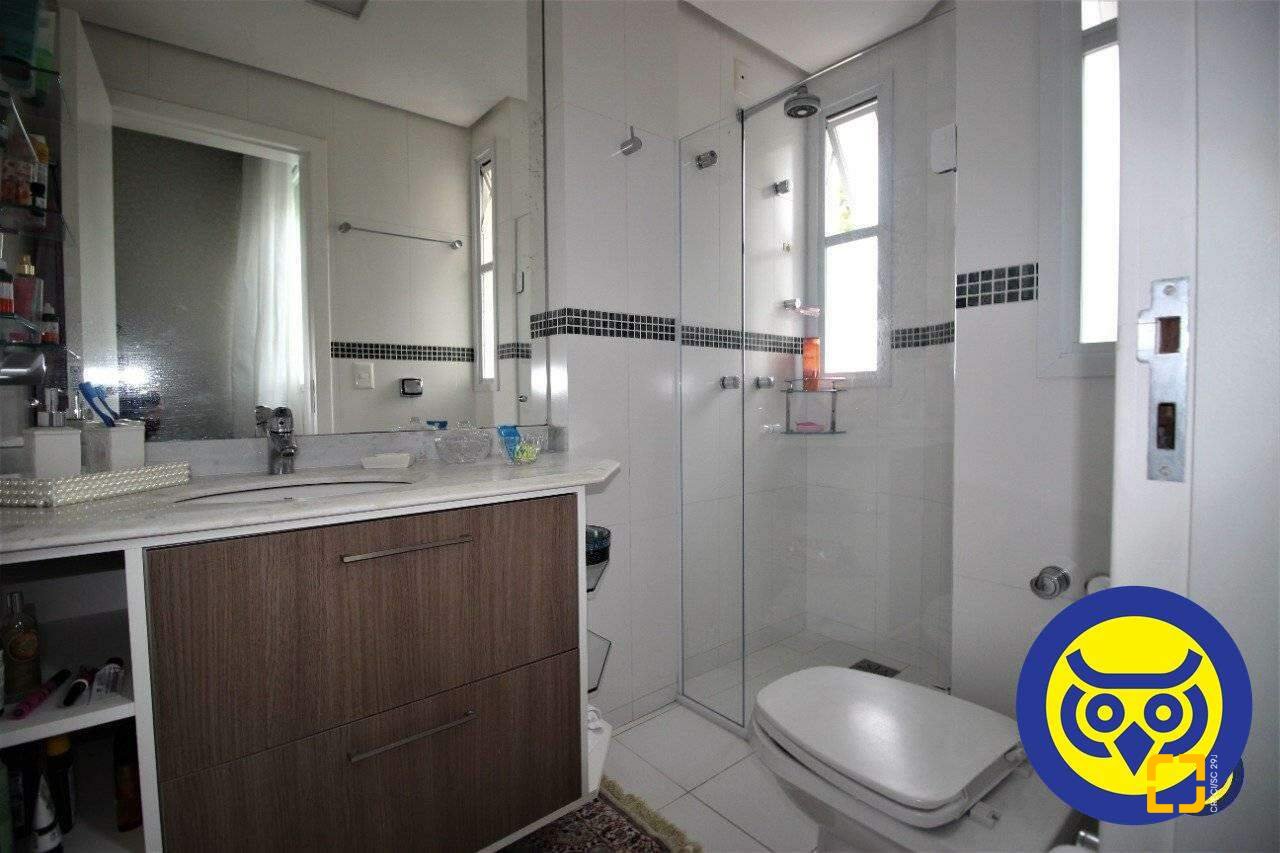 Apartamento com 168m², 7 quartos (sendo 3 suítes), 2 garagens, no bairro Cacupé em Florianópolis