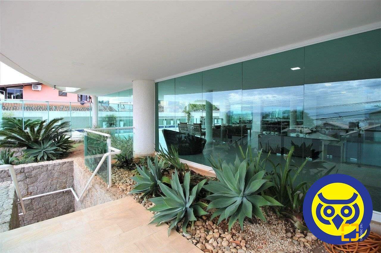 Apartamento com 168m², 7 quartos (sendo 3 suítes), 2 garagens, no bairro Cacupé em Florianópolis