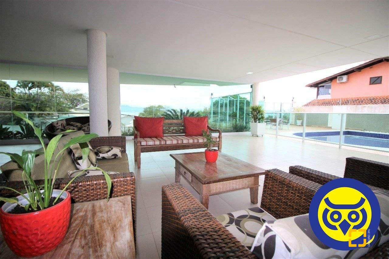 Apartamento com 168m², 7 quartos (sendo 3 suítes), 2 garagens, no bairro Cacupé em Florianópolis