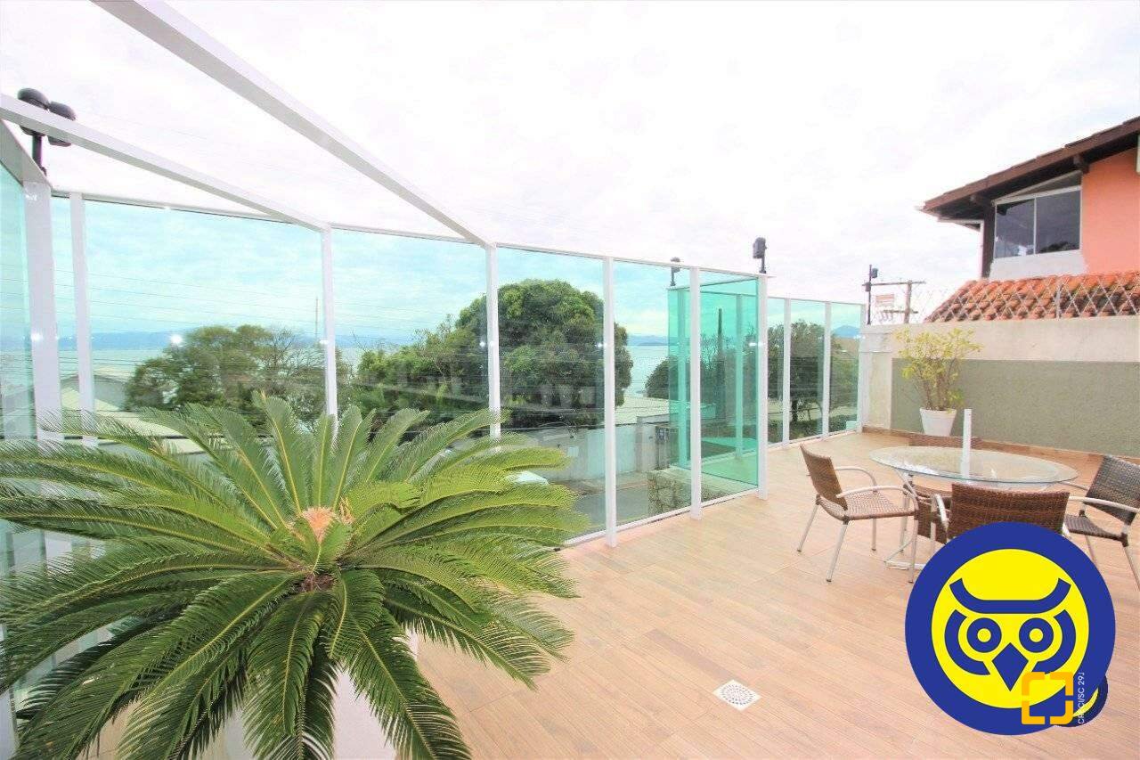 Apartamento com 168m², 7 quartos (sendo 3 suítes), 2 garagens, no bairro Cacupé em Florianópolis