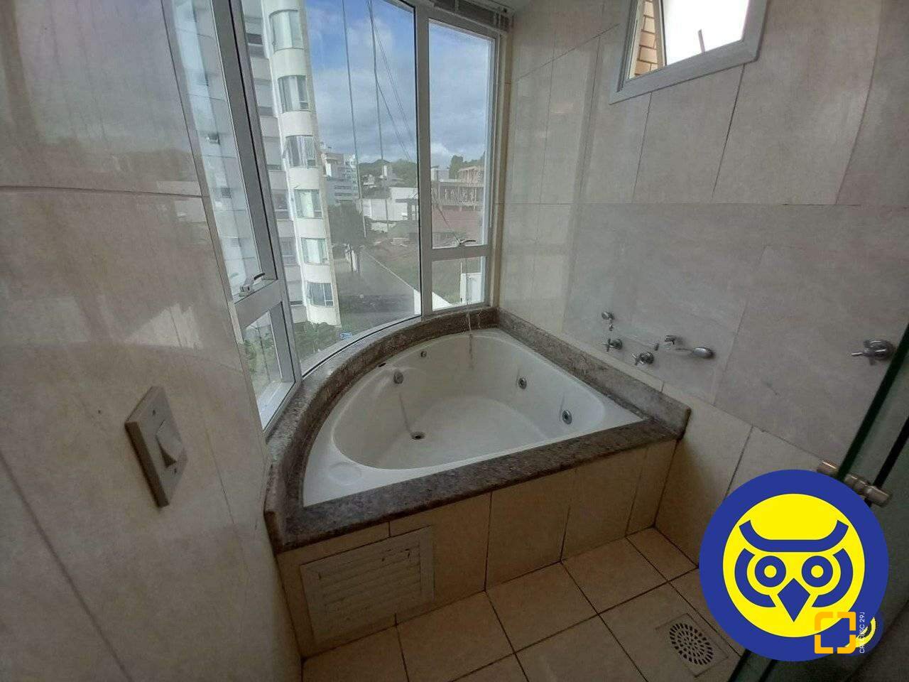 Apartamento com 156m², 6 quartos (sendo 3 suítes), 2 garagens, no bairro João Paulo em Florianópolis