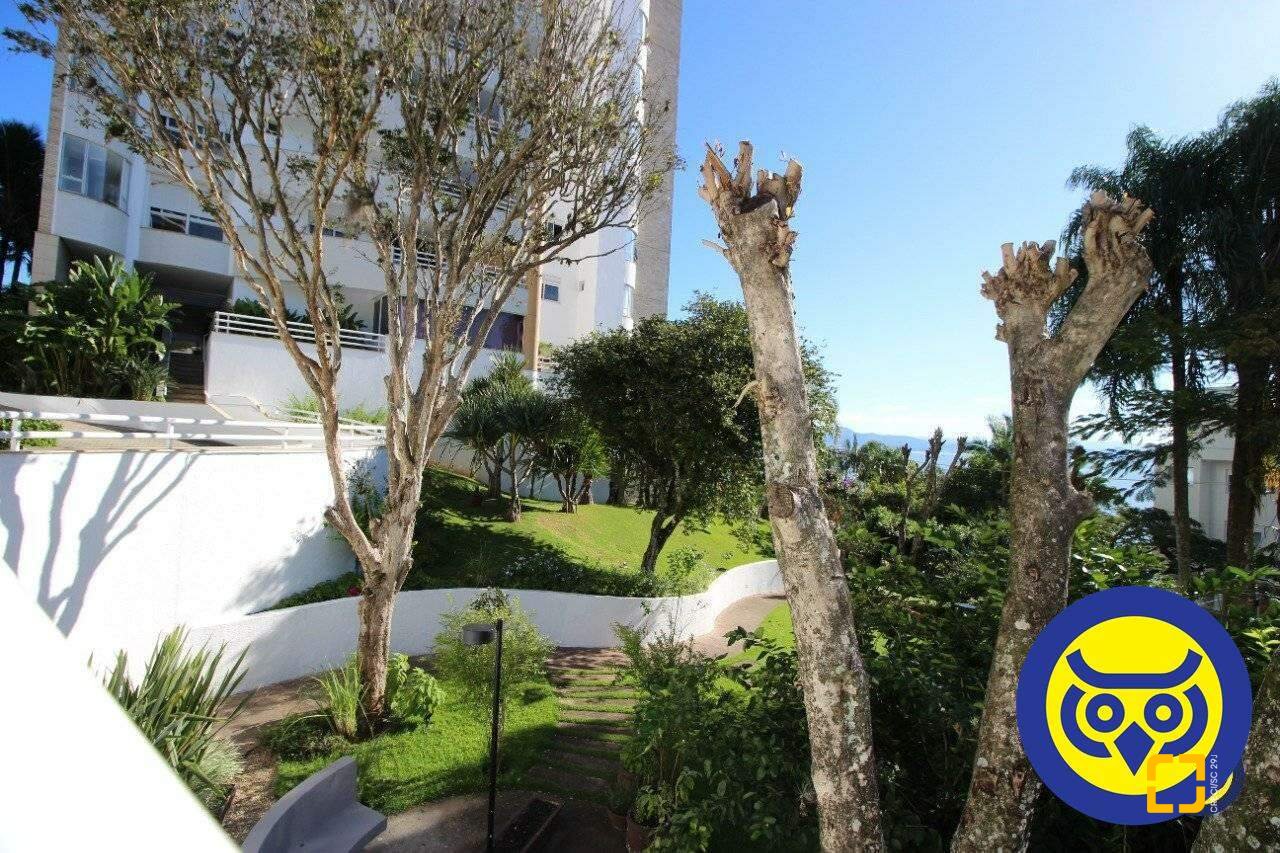 Apartamento com 156m², 6 quartos (sendo 3 suítes), 2 garagens, no bairro João Paulo em Florianópolis