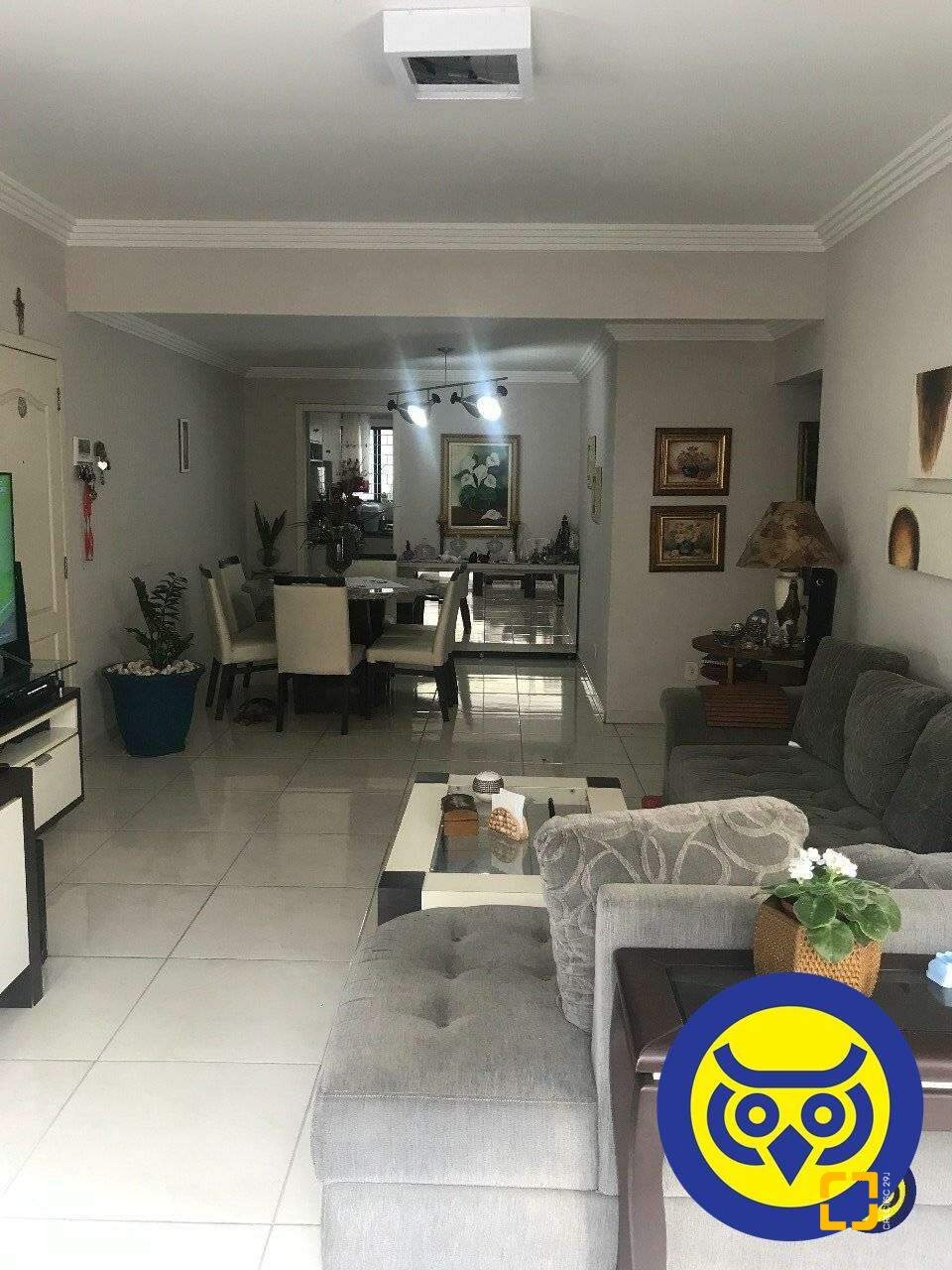 Apartamento com 274m², 4 quartos (sendo 1 suíte), 1 garagem, no bairro Centro em Florianópolis