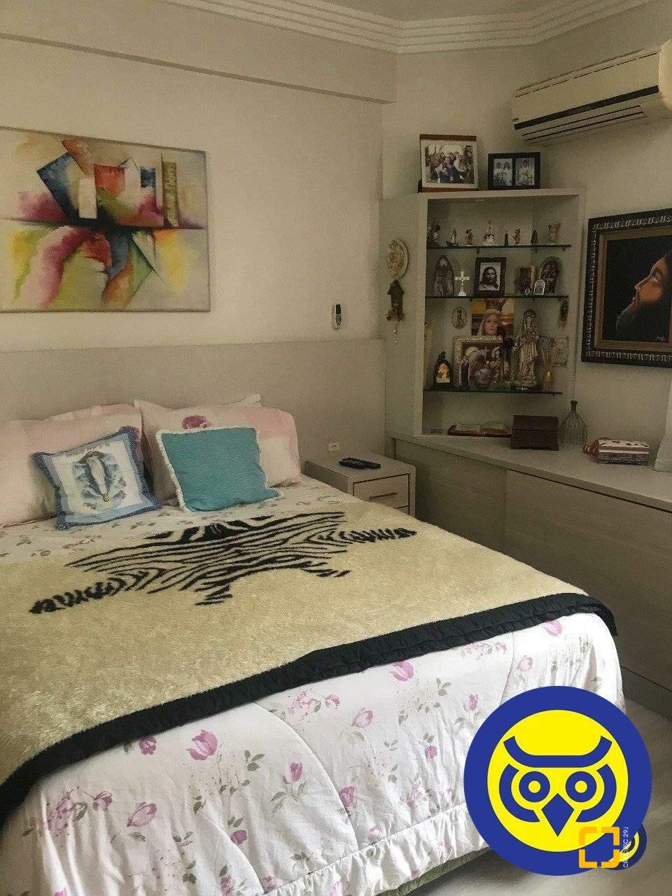 Apartamento com 274m², 4 quartos (sendo 1 suíte), 1 garagem, no bairro Centro em Florianópolis