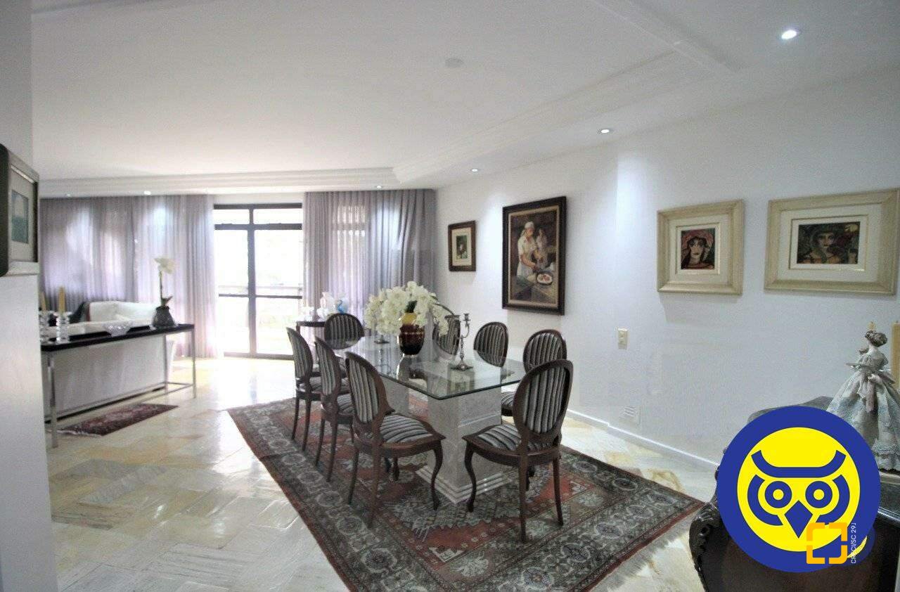 Apartamento com 236m², 5 quartos (sendo 2 suítes), 2 garagens, no bairro Agronômica em Florianópolis