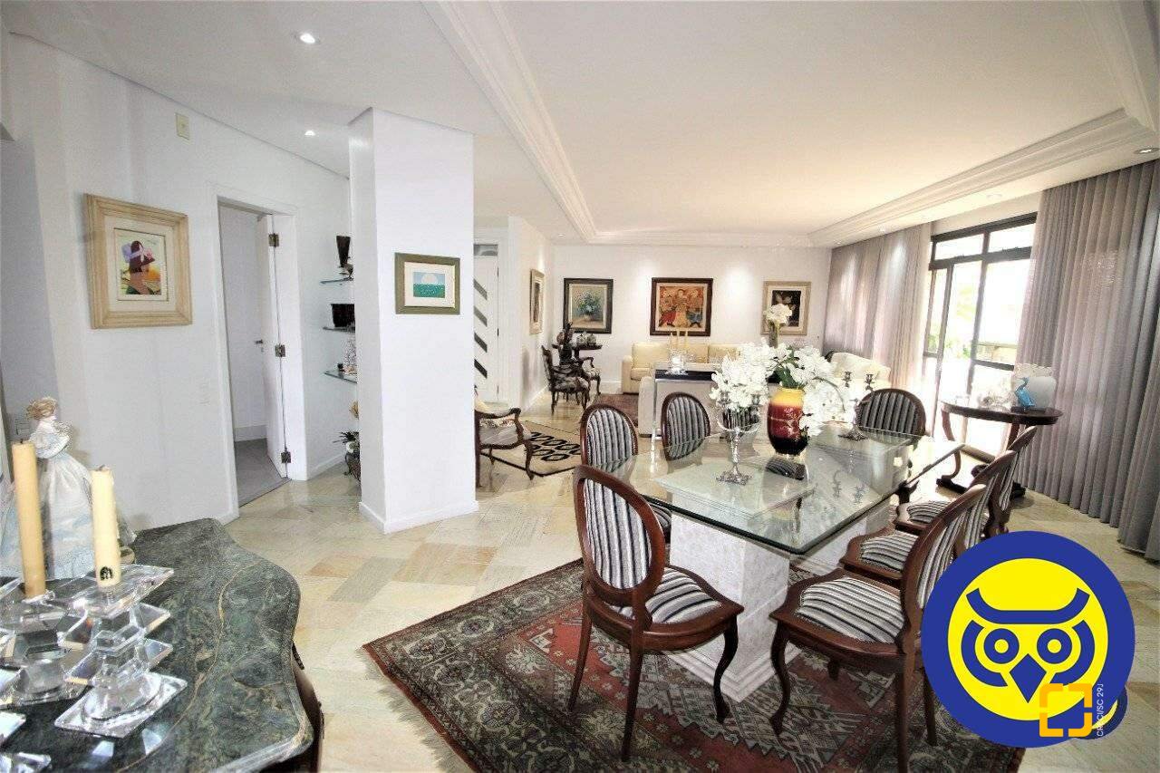 Apartamento com 236m², 5 quartos (sendo 2 suítes), 2 garagens, no bairro Agronômica em Florianópolis