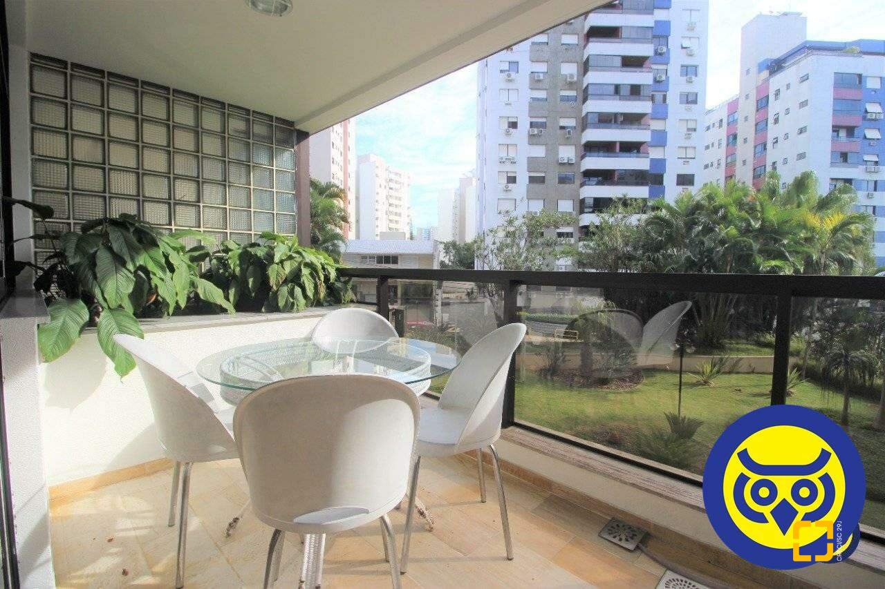 Apartamento com 236m², 5 quartos (sendo 2 suítes), 2 garagens, no bairro Agronômica em Florianópolis