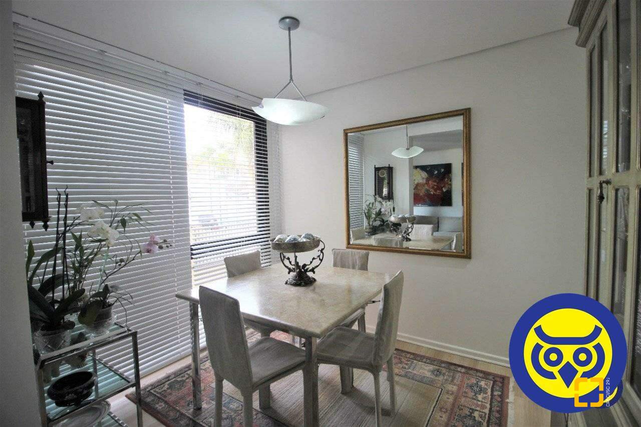 Apartamento com 236m², 5 quartos (sendo 2 suítes), 2 garagens, no bairro Agronômica em Florianópolis