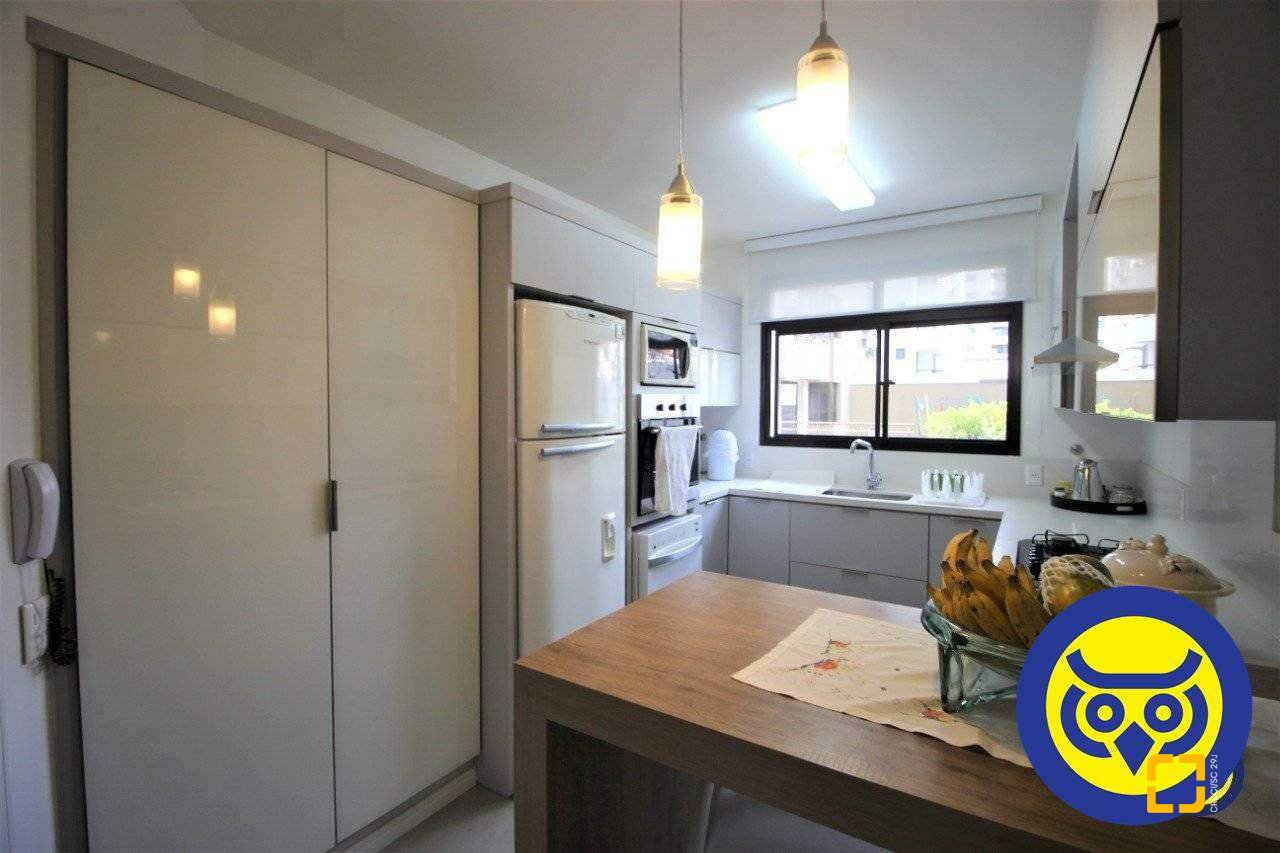 Apartamento com 236m², 5 quartos (sendo 2 suítes), 2 garagens, no bairro Agronômica em Florianópolis