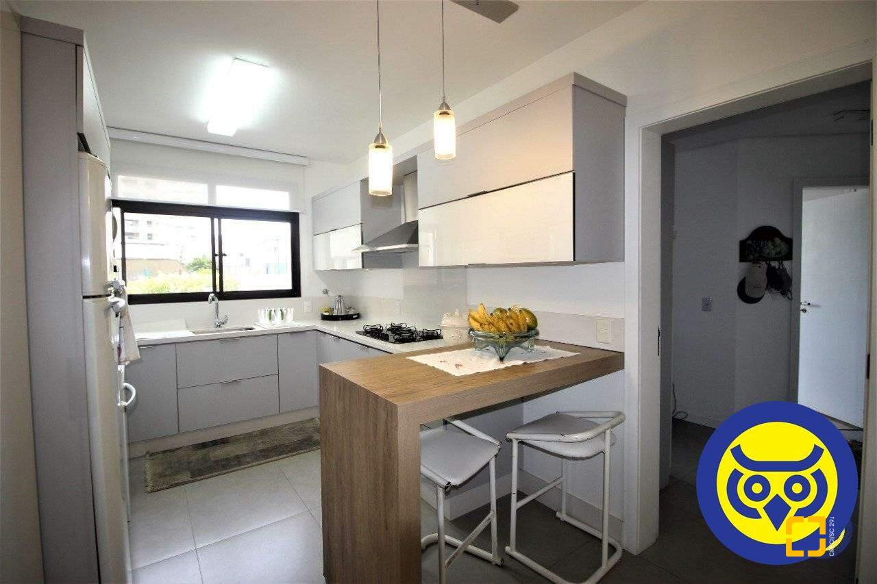 Apartamento com 236m², 5 quartos (sendo 2 suítes), 2 garagens, no bairro Agronômica em Florianópolis