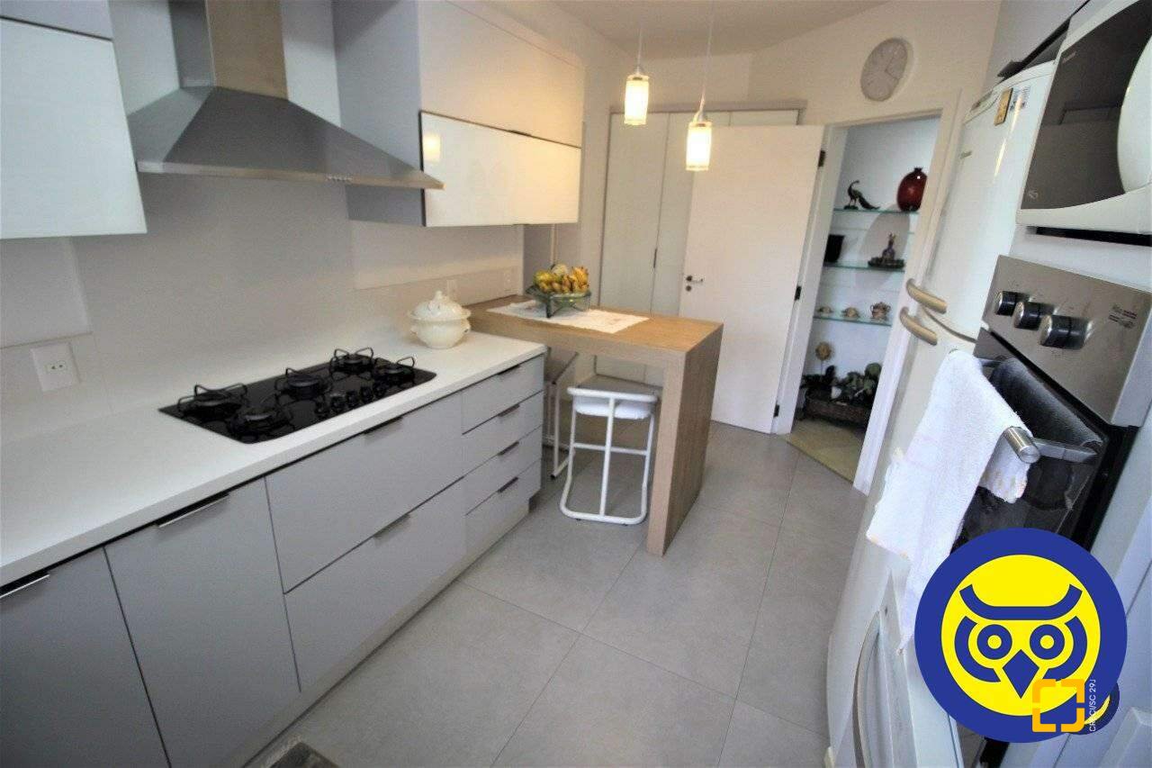 Apartamento com 236m², 5 quartos (sendo 2 suítes), 2 garagens, no bairro Agronômica em Florianópolis