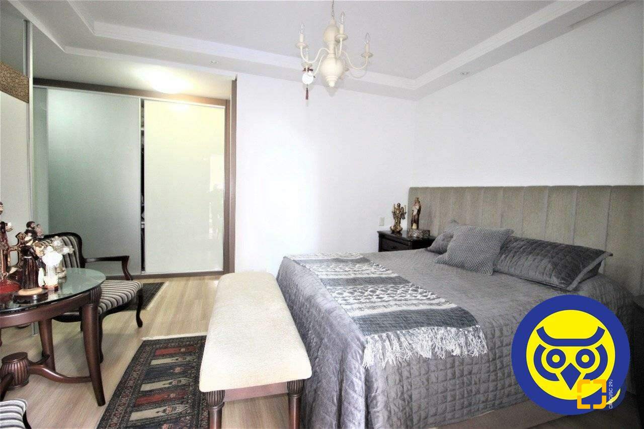Apartamento com 236m², 5 quartos (sendo 2 suítes), 2 garagens, no bairro Agronômica em Florianópolis