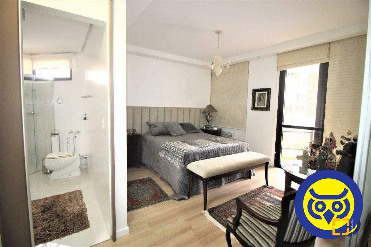 Apartamento com 236m², 5 quartos (sendo 2 suítes), 2 garagens, no bairro Agronômica em Florianópolis