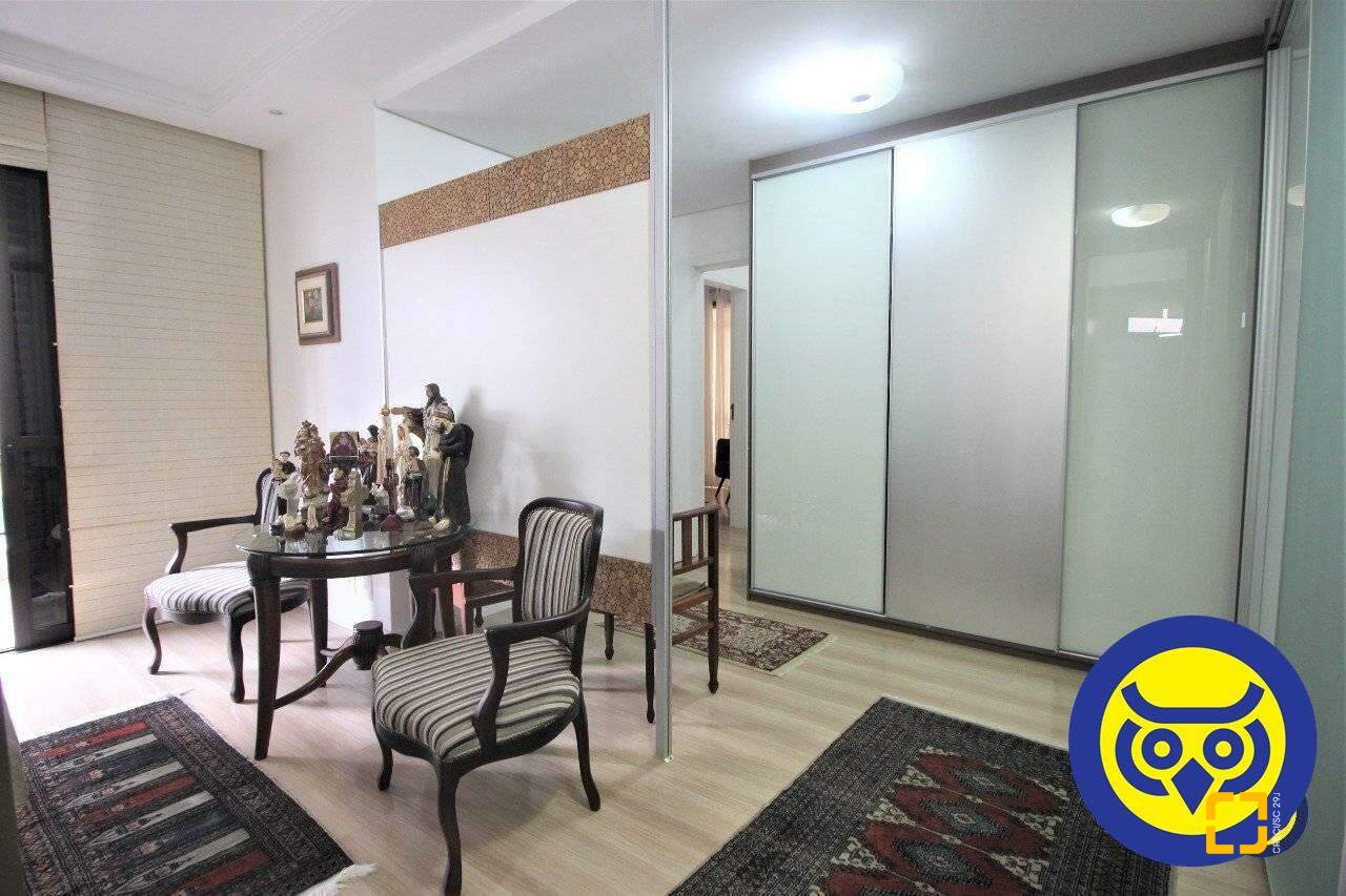 Apartamento com 236m², 5 quartos (sendo 2 suítes), 2 garagens, no bairro Agronômica em Florianópolis