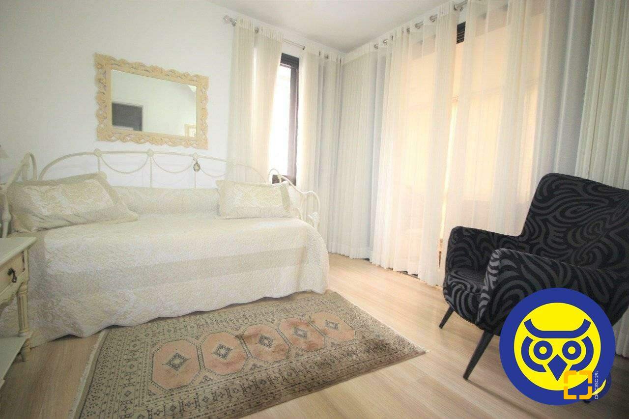 Apartamento com 236m², 5 quartos (sendo 2 suítes), 2 garagens, no bairro Agronômica em Florianópolis