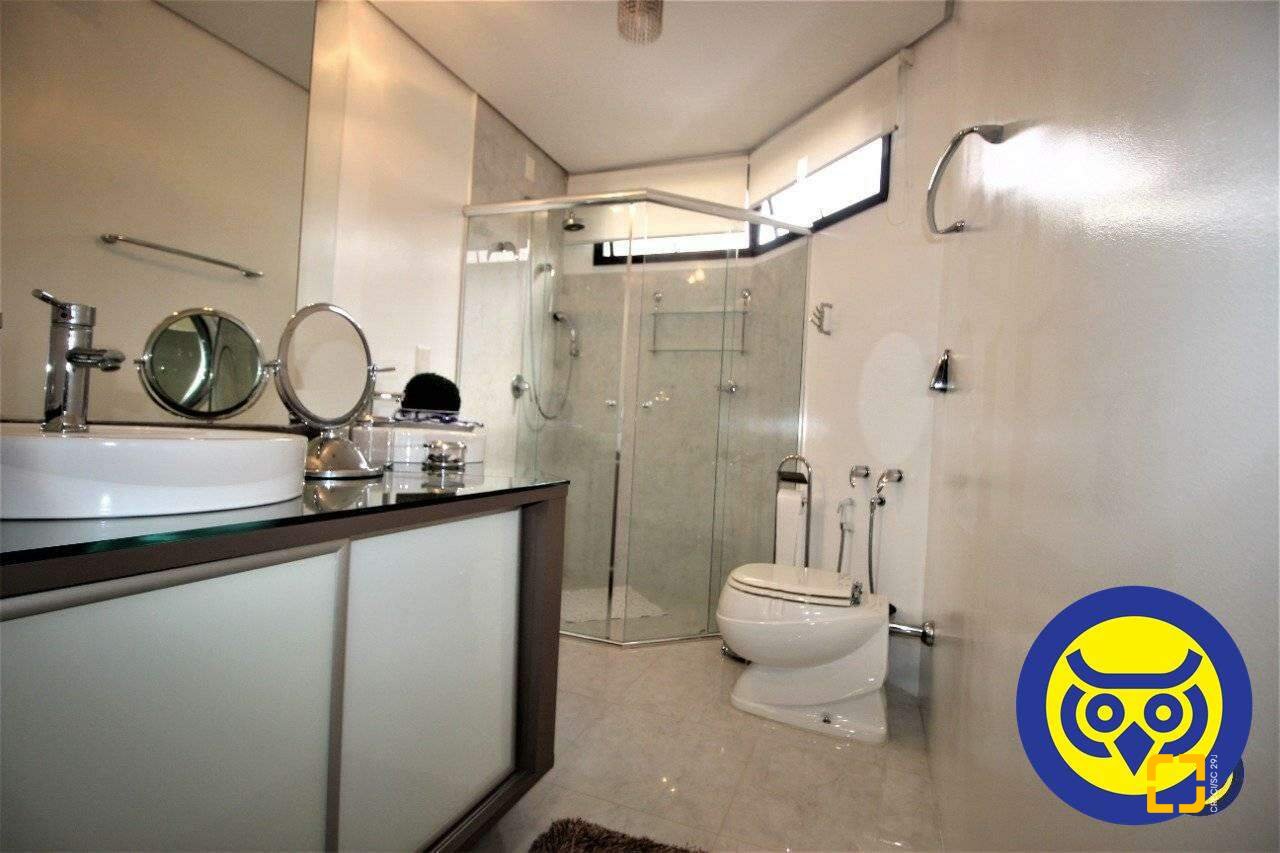 Apartamento com 236m², 5 quartos (sendo 2 suítes), 2 garagens, no bairro Agronômica em Florianópolis