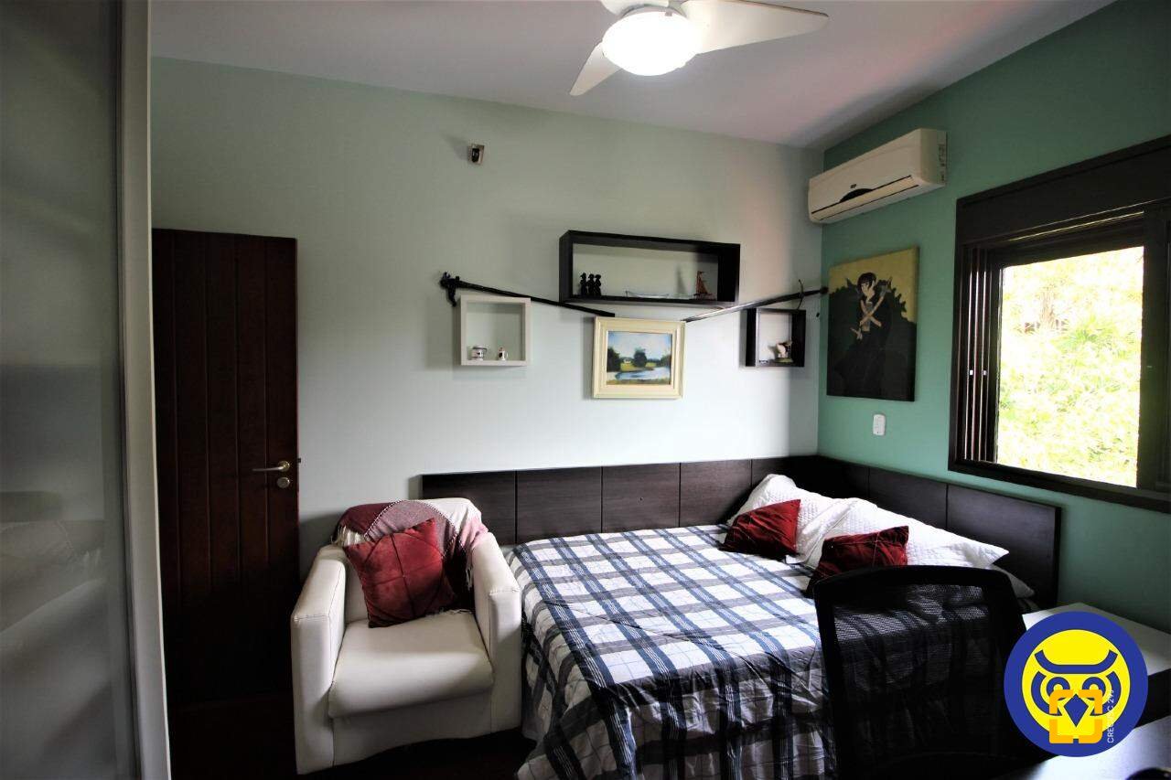Casa com 370m², 7 quartos (sendo 3 suítes), 2 garagens, no bairro Centro em Florianópolis