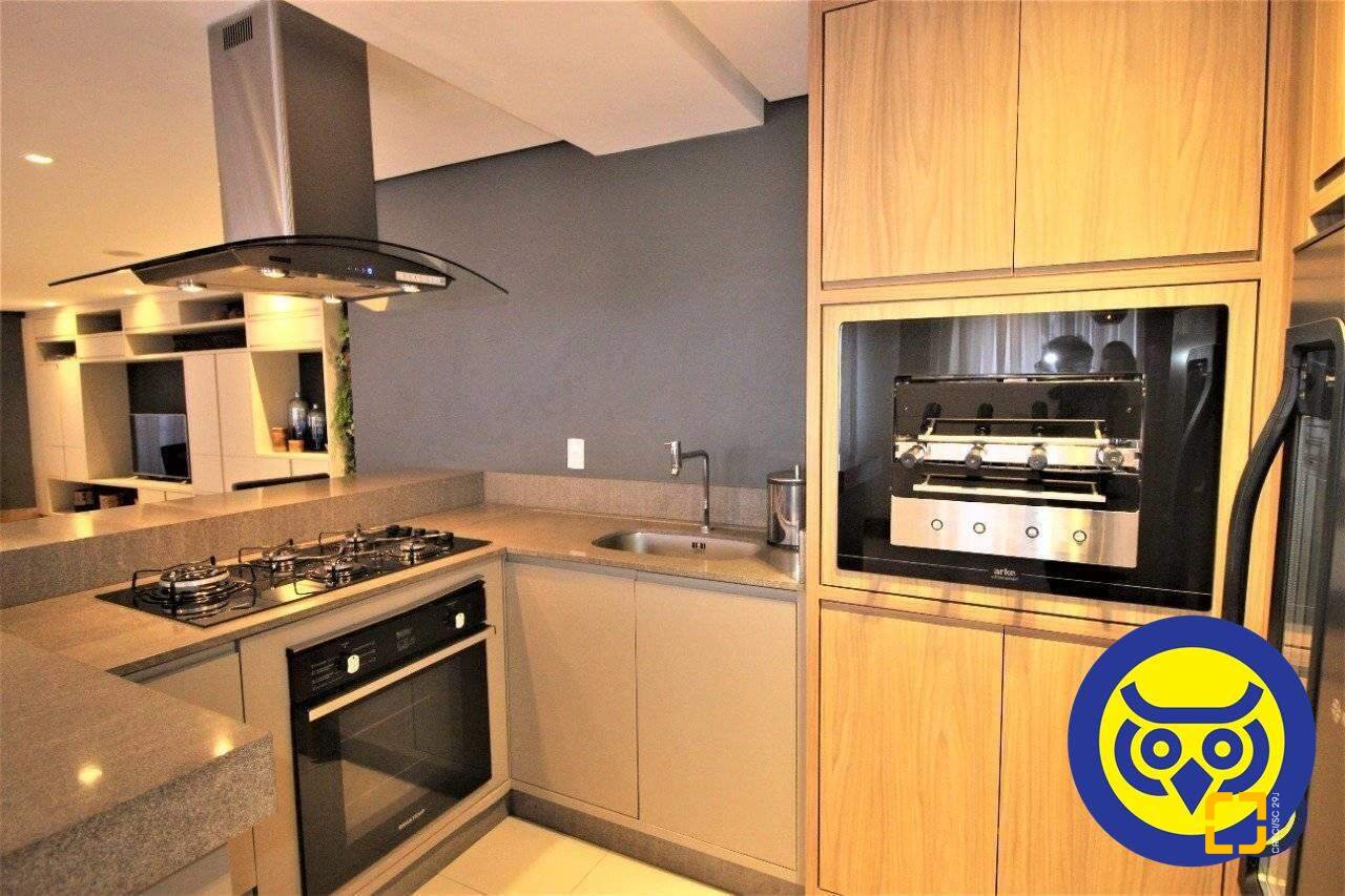 Apartamento com 109m², 5 quartos (sendo 1 suíte), 2 garagens, no bairro João Paulo em Florianópolis