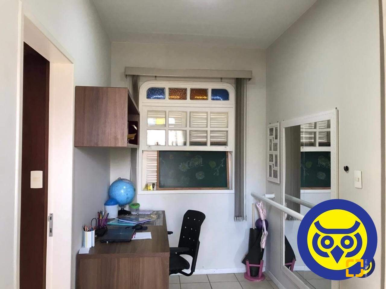 Casa com 191m², 5 quartos (sendo 1 suíte), 2 garagens, no bairro Centro em Florianópolis