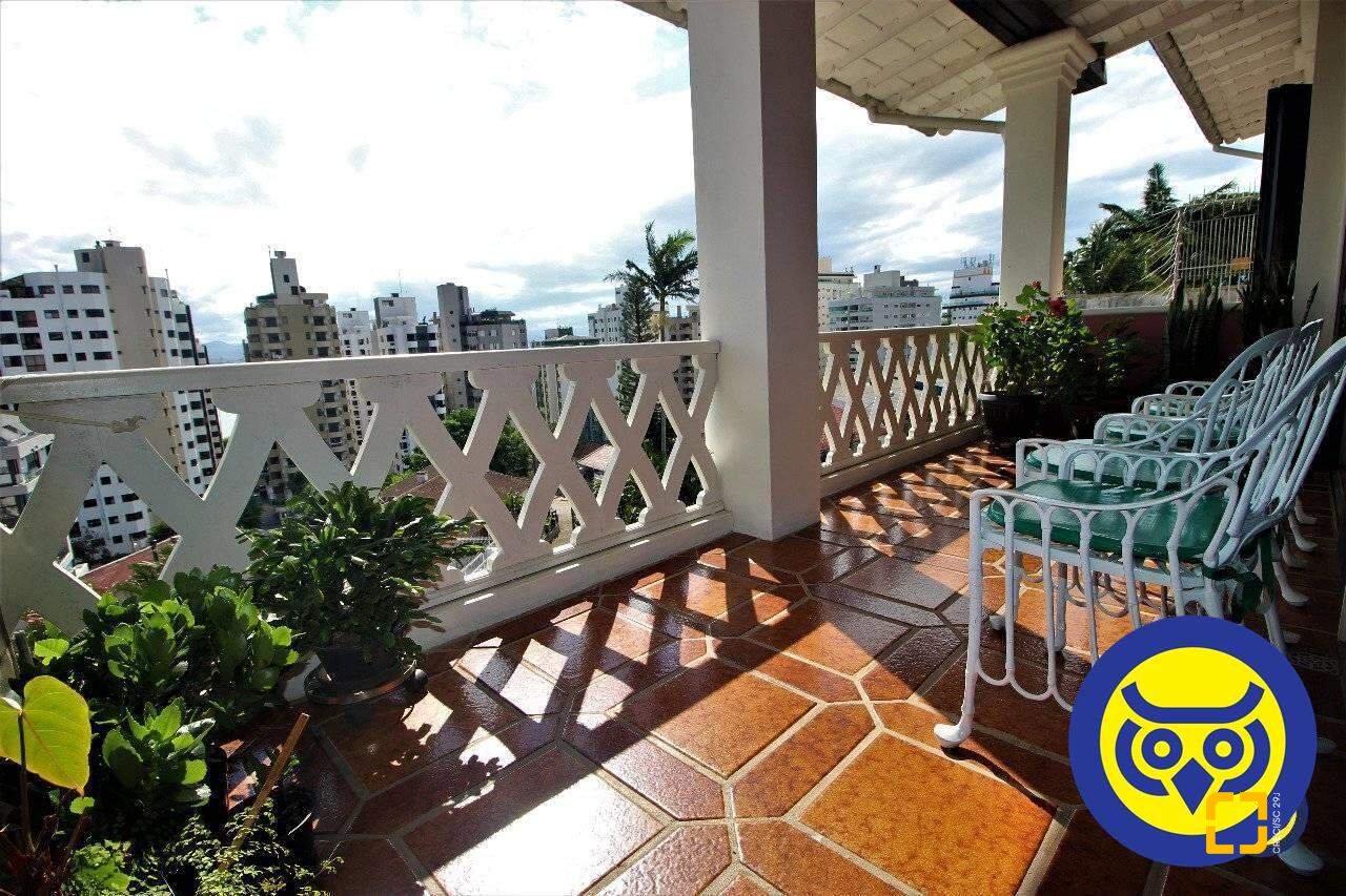 Casa com 536m², 5 quartos (sendo 1 suíte), 4 garagens, no bairro Centro em Florianópolis