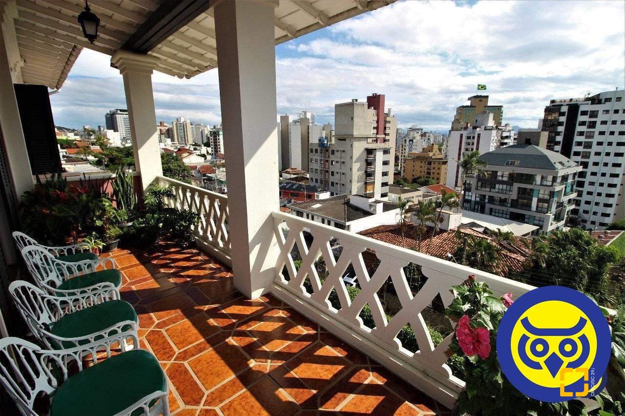 Casa com 536m², 5 quartos (sendo 1 suíte), 4 garagens, no bairro Centro em Florianópolis