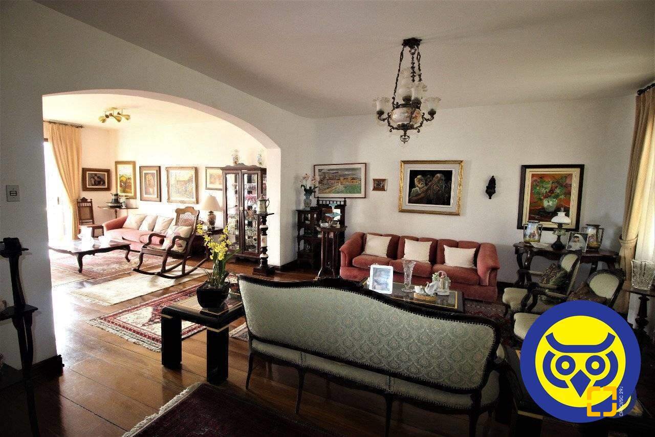 Casa com 536m², 5 quartos (sendo 1 suíte), 4 garagens, no bairro Centro em Florianópolis