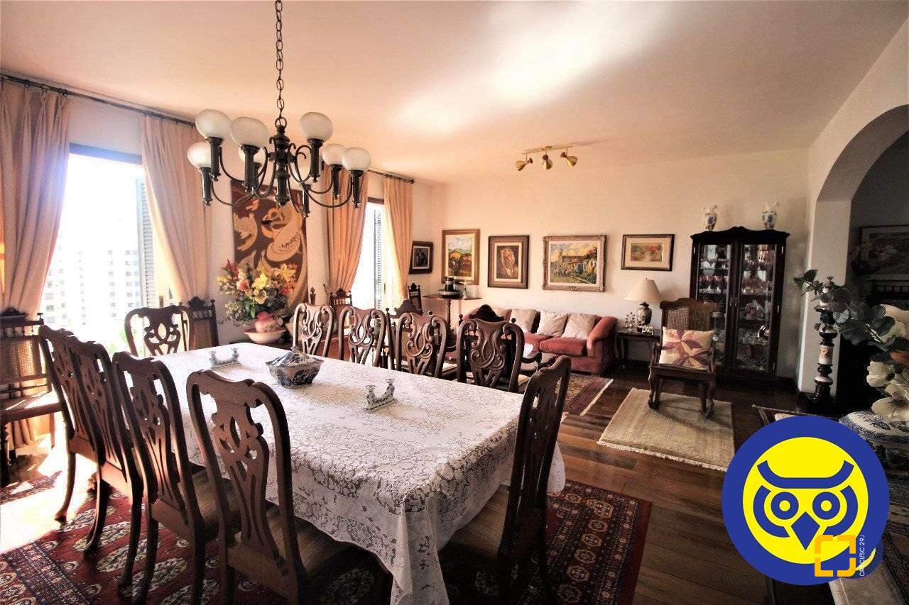 Casa com 536m², 5 quartos (sendo 1 suíte), 4 garagens, no bairro Centro em Florianópolis