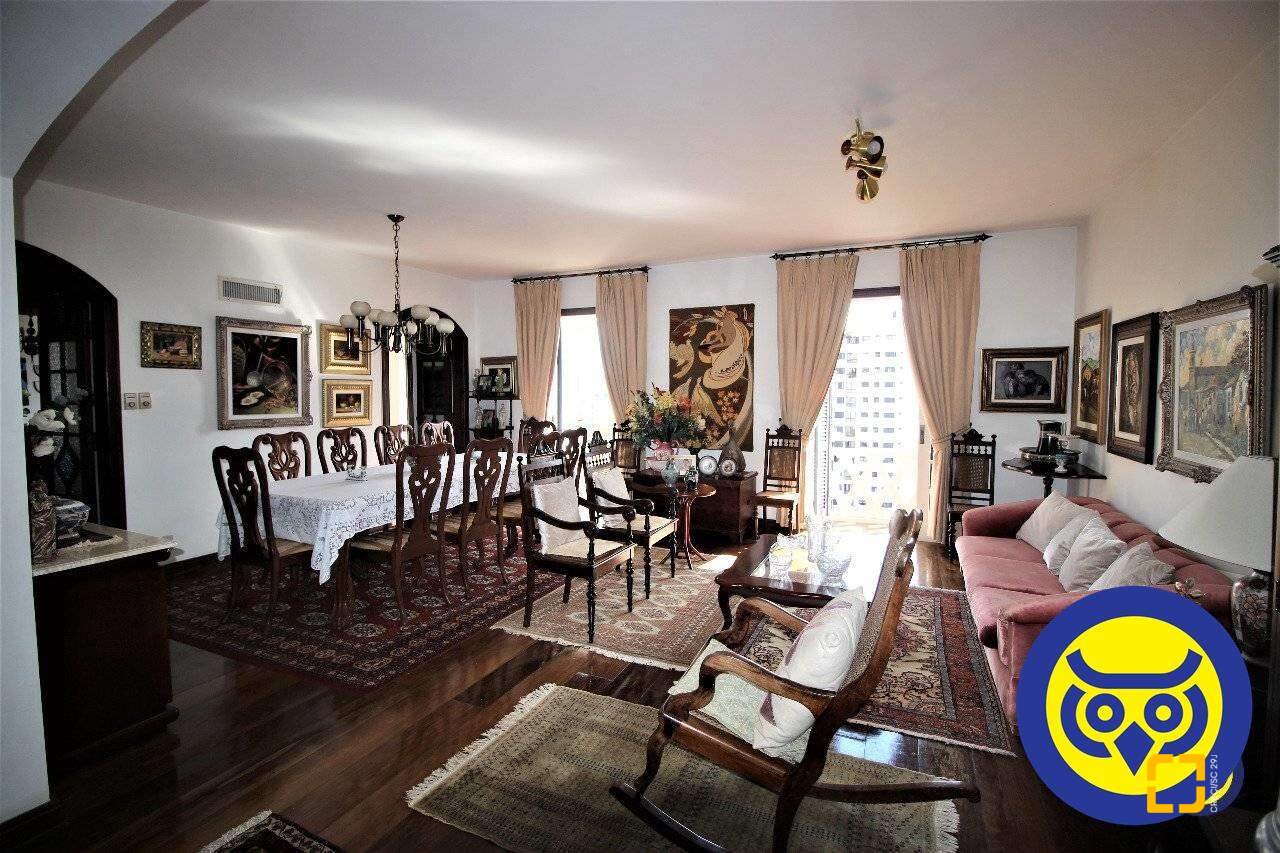 Casa com 536m², 5 quartos (sendo 1 suíte), 4 garagens, no bairro Centro em Florianópolis