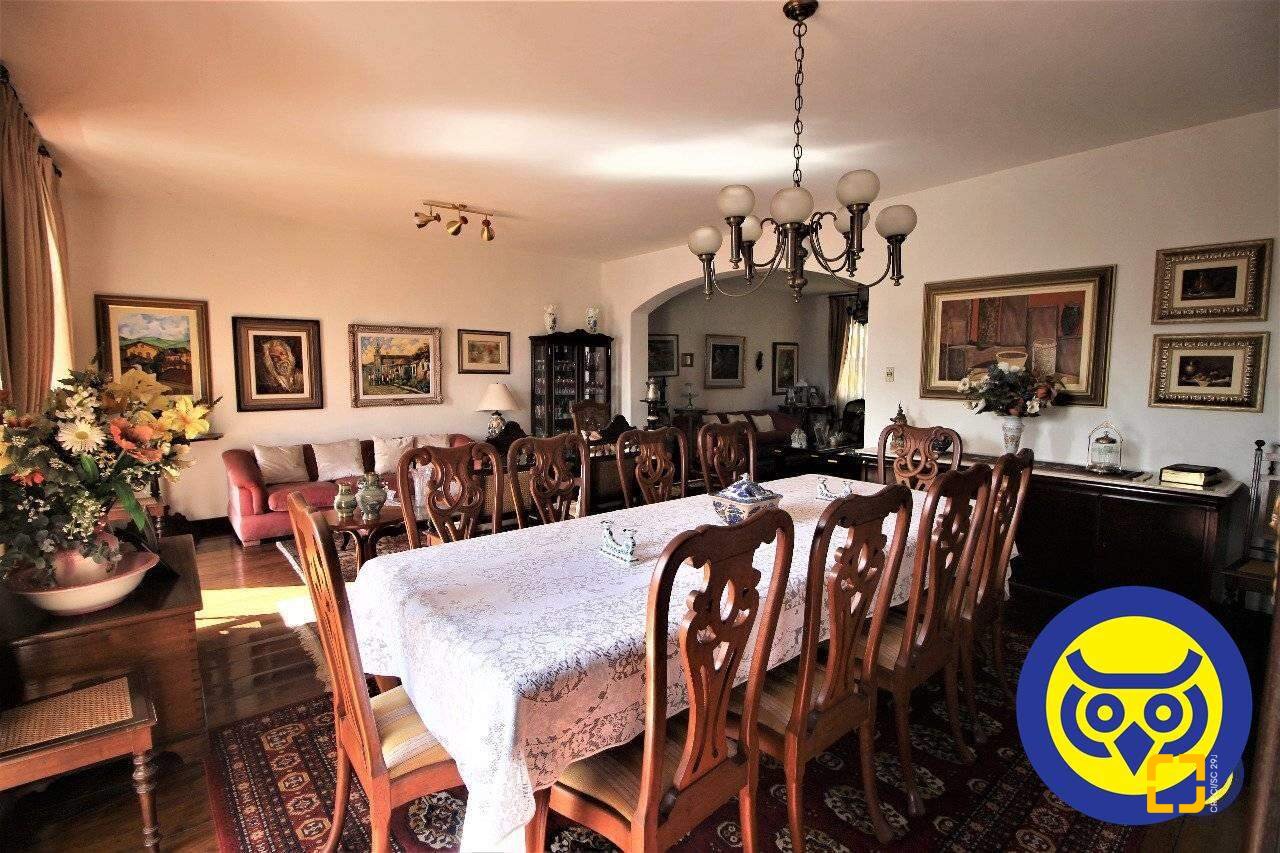 Casa com 536m², 5 quartos (sendo 1 suíte), 4 garagens, no bairro Centro em Florianópolis